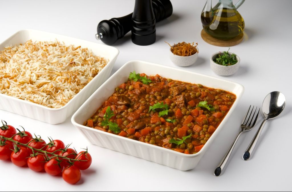 Green peas and lamb in a rich tomato sauce, with a separate sharing dish of vermicelli rice